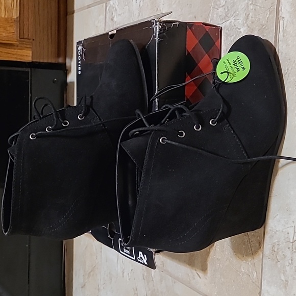 NWT Black wedge booties - Picture 6 of 6